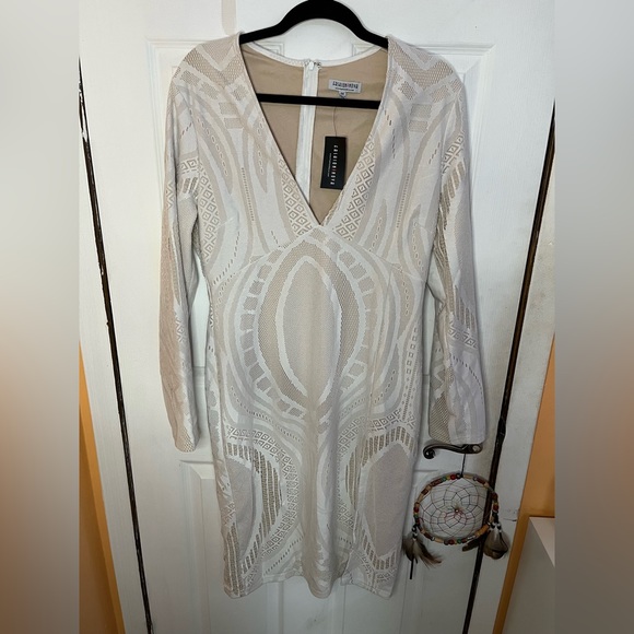 White dress - Picture 1 of 3